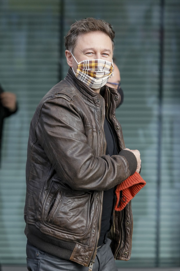 Andrzej Piaseczny opowiada, jak u niego wyglądała choroba COVID-19