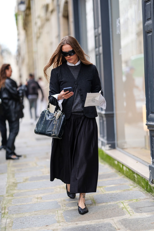 Street Style - Paris Fashion Week - Womenswear Spring/Summer 2025 - Day Eight