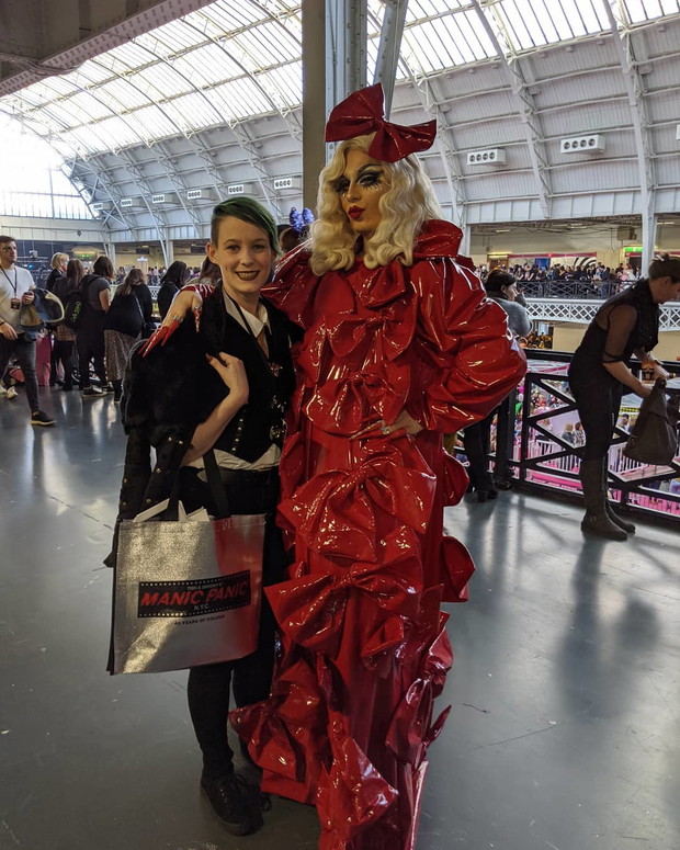 Stylizacje Shady Lady na Drag Con UK 2020