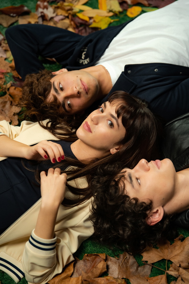 Dímelo bajito (Tell Me Softly) - Fotos Anuncio