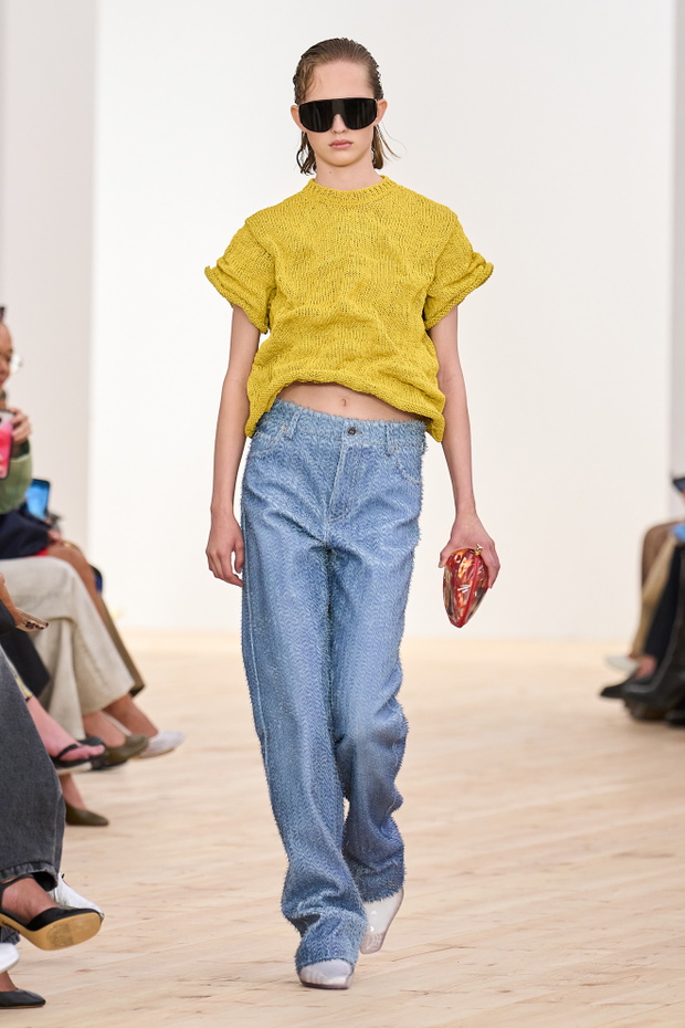Loewe S26 038