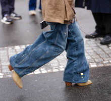 Street Style - Paris Fashion Week - Haute Couture Fall/Winter 2025/2026 - Day One