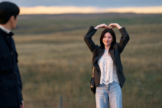 Romance_Can This Love Be Translated_still #3