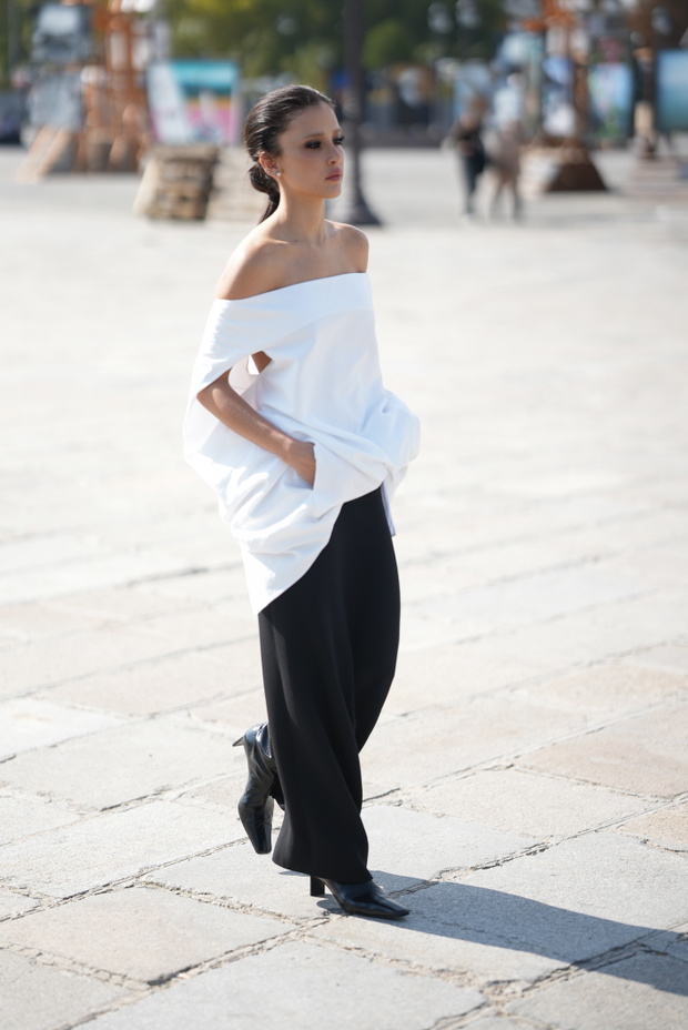 Street Style - Paris Fashion Week - Womenswear Spring Summer 2026 - Day Three