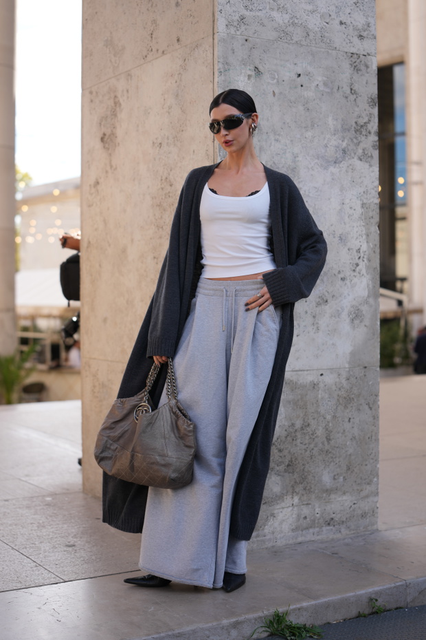 Street Style - Paris Fashion Week - Womenswear Spring Summer 2026 - Day Two