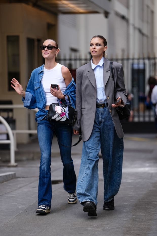 Street Style - Paris Fashion Week - Haute Couture Fall/Winter 2025/2026 - Day Two