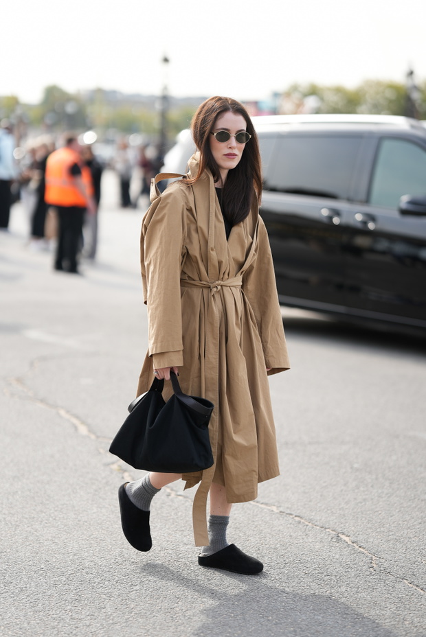 Street Style - Paris Fashion Week - Womenswear Spring Summer 2026 - Day Three