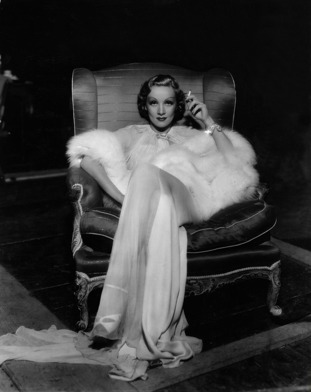 Dietrich, Marlene - Actress, Germany - *27.12.1901-06.05.1992+ Scene from the movie 'Desire'' - during a break while filming 'Desire' (similar motif to 10676 l) Directed by: Frank Borzage USA 1936 Produced by: paramount hollywood hollywoodfilm hollyw