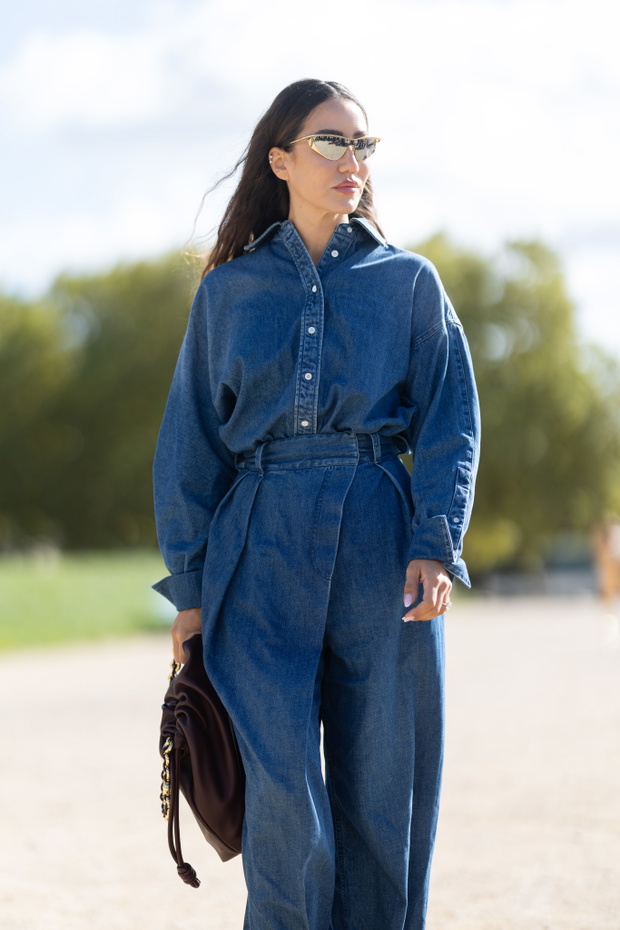 Street Style - Paris Fashion Week - Womenswear Spring/Summer 2025 - Day Five