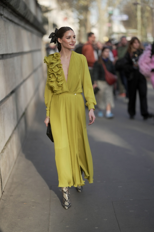 Street Style - Paris Fashion Week - Womenswear Fall/Winter 2025/2026 - Day Six