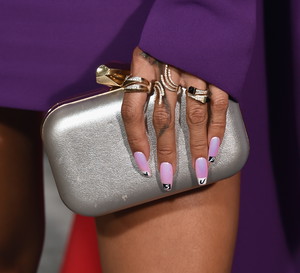 paznokcie boho lilac