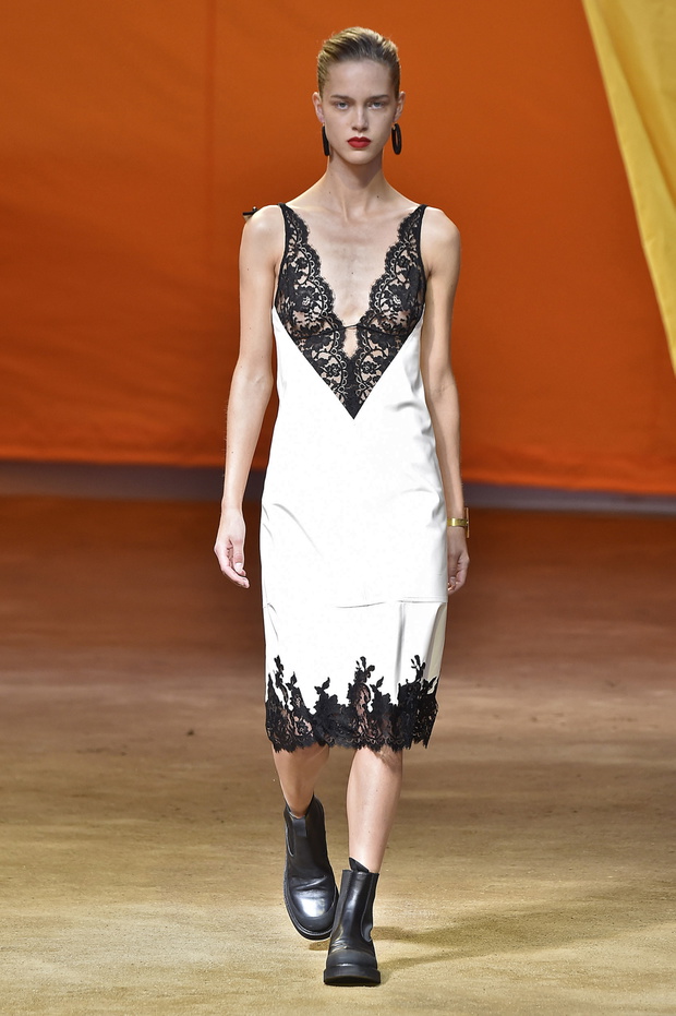 Celine - Runway RTW - Spring 2016 - Paris Fashion Week