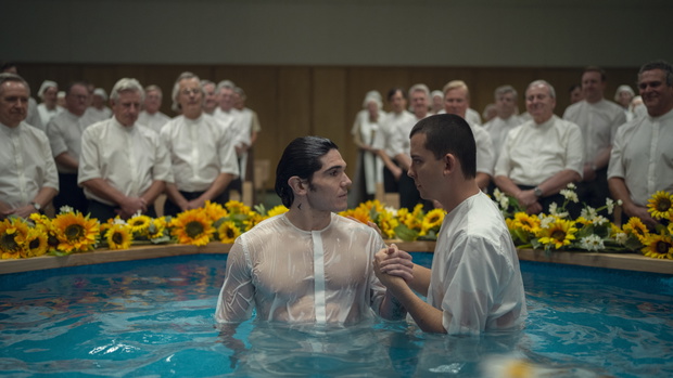 Niepokojący serial Netfliksa o sekcie i jej ukrytych mechanizmach, które wręcz szokują. Ten thriller psychologiczny długo zostaje w głowie