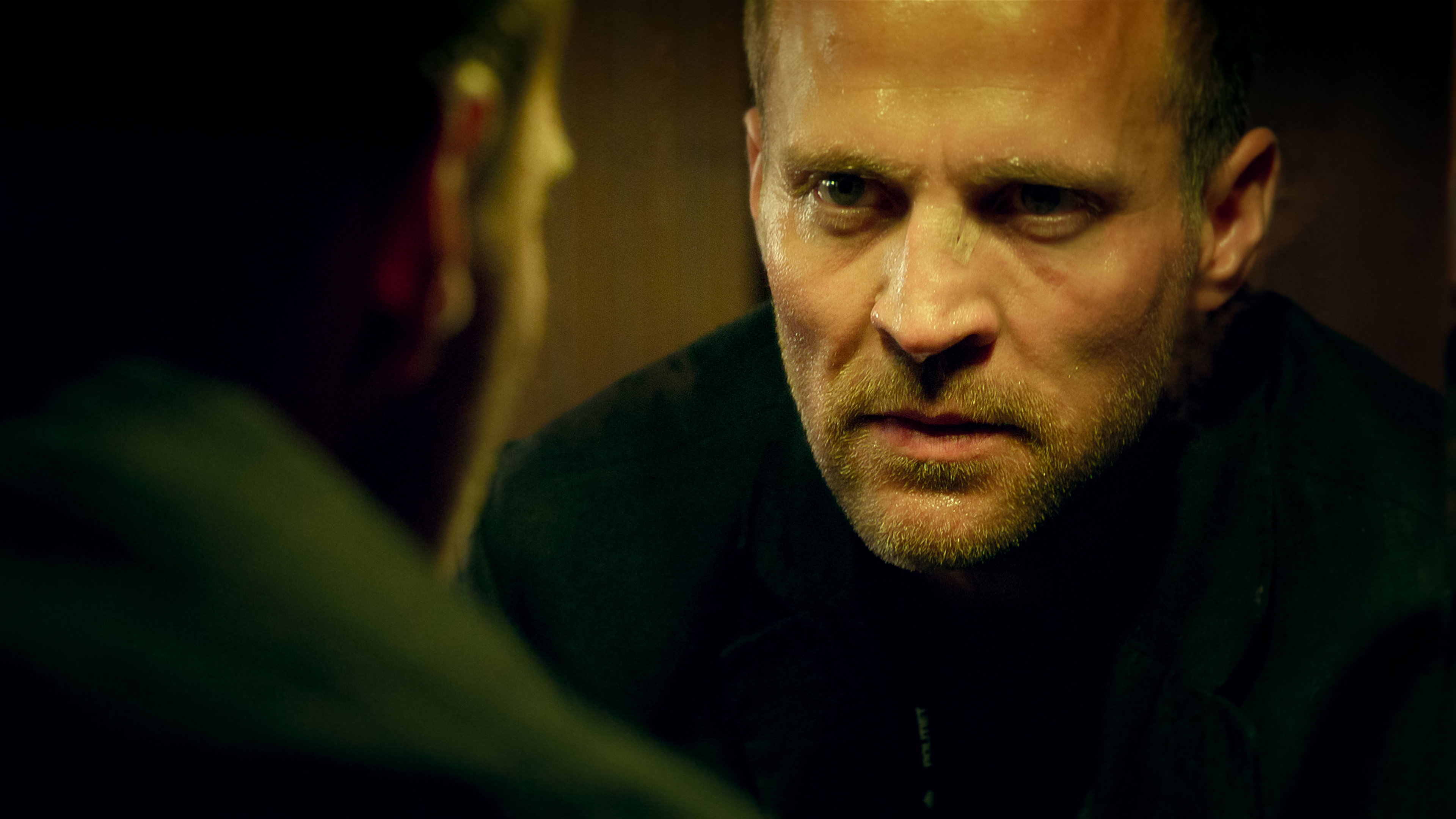 Tobias Santelmann jako Harry Hole w serialu Netfliksa "Harry Hole"