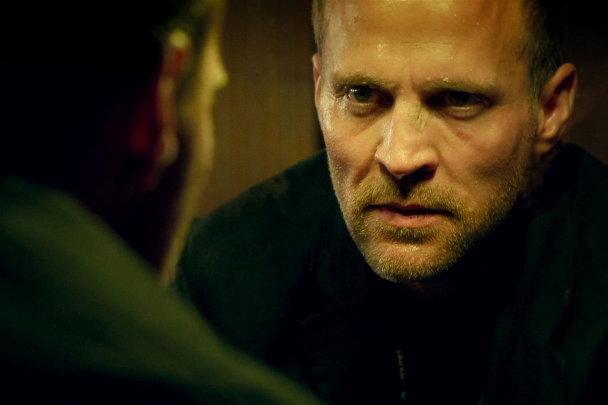 Tobias Santelmann jako Harry Hole w serialu Netfliksa "Harry Hole"