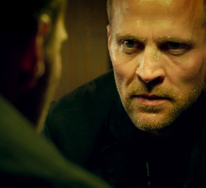 Tobias Santelmann jako Harry Hole w serialu Netfliksa "Harry Hole"