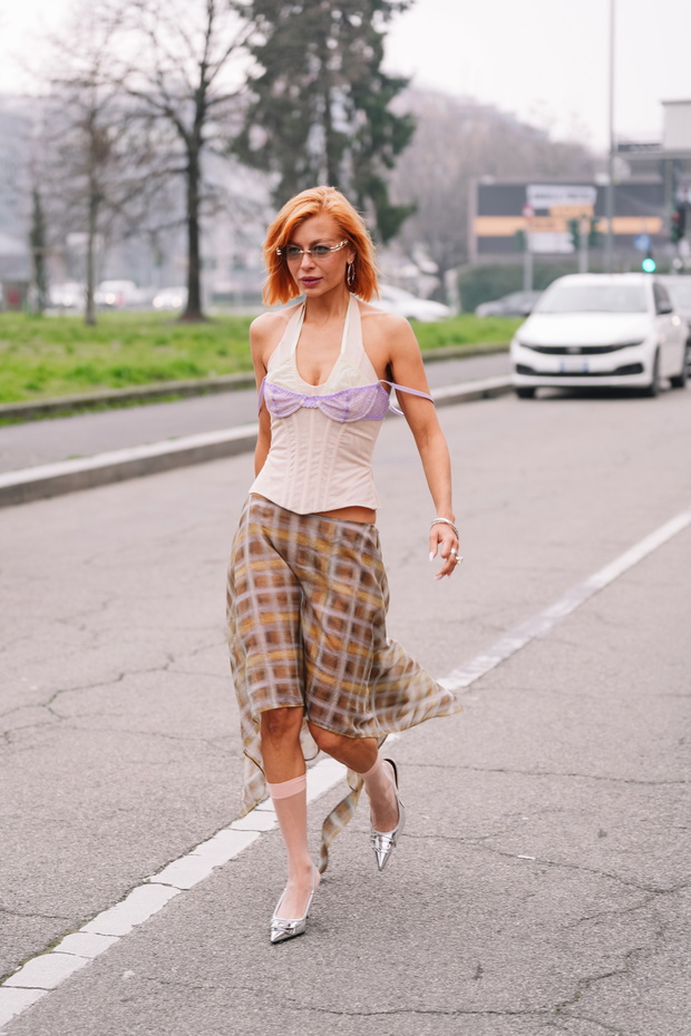 Street Style - Day 1 - Milan Fashion Week - Womenswear Fall/Winter 2026/2027