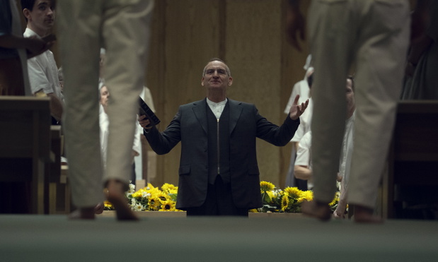 Niepokojący serial Netfliksa o sekcie i jej ukrytych mechanizmach, które wręcz szokują. Ten thriller psychologiczny długo zostaje w głowie