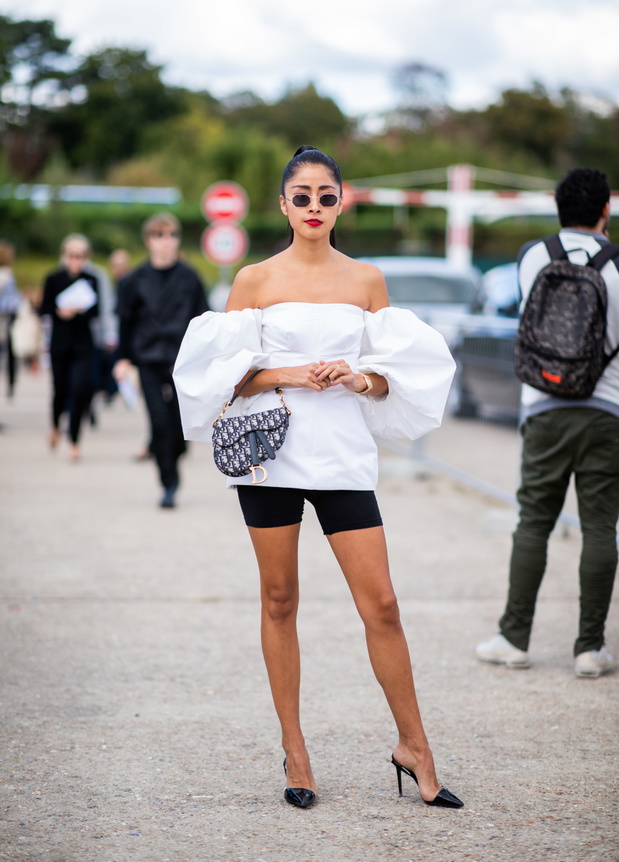Street Style : Paris Fashion Week Womenswear Spring/Summer 2019 : Day One