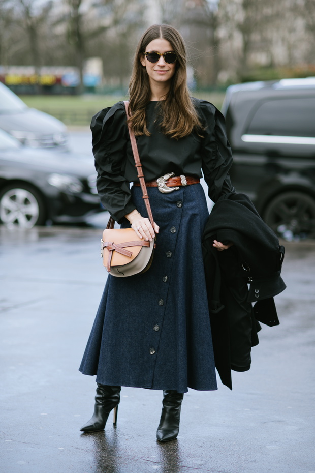 Street Style - Paris Fashion Week Womenswear Fall/Winter 2019/2020 : Day Six