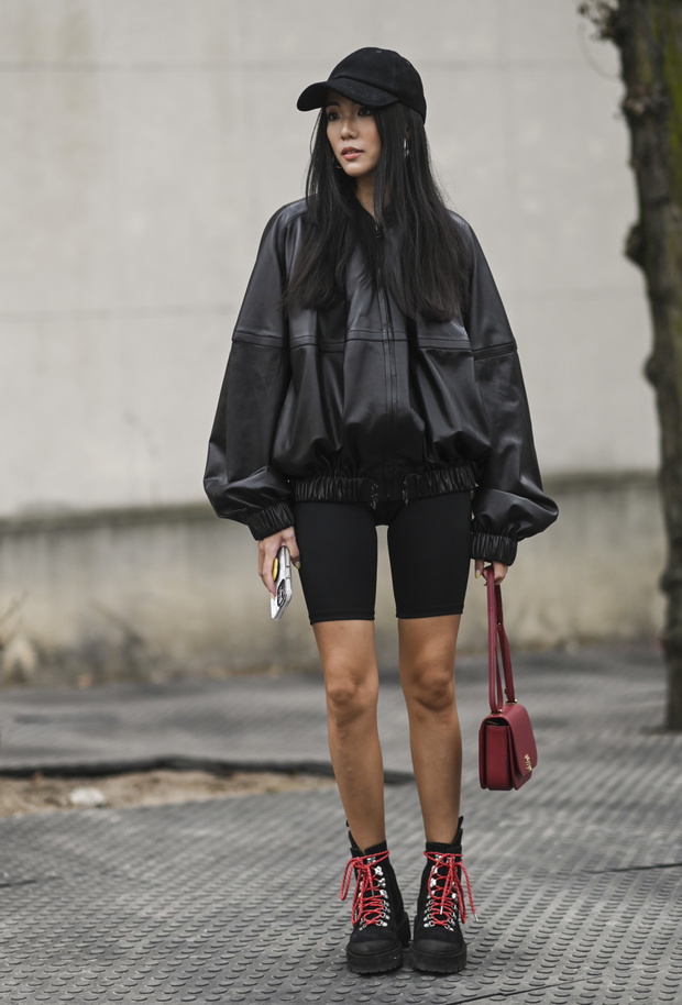 Street Style : Day Five - Paris Fashion Week - Womenswear F/W 2022-2023