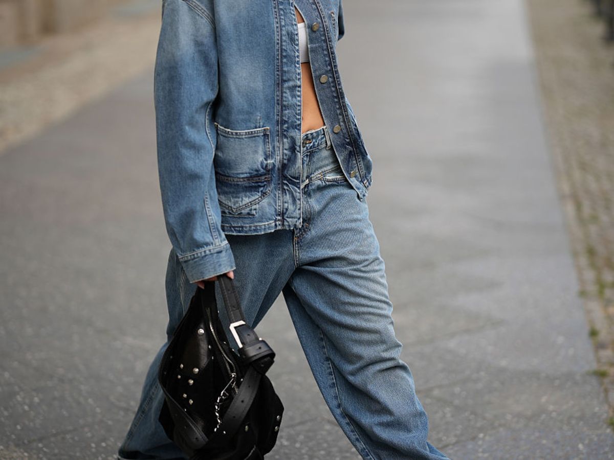 Ten duet w stylu lat 2000. już przetrwał próbę czasu. W 2026 „double denim” będziemy nosić w odświeżonej wersji