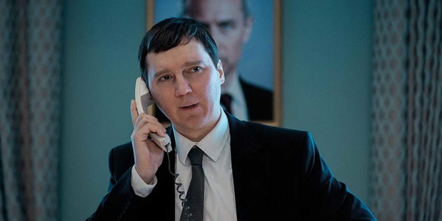 mag-z-kremla-paul-dano-05