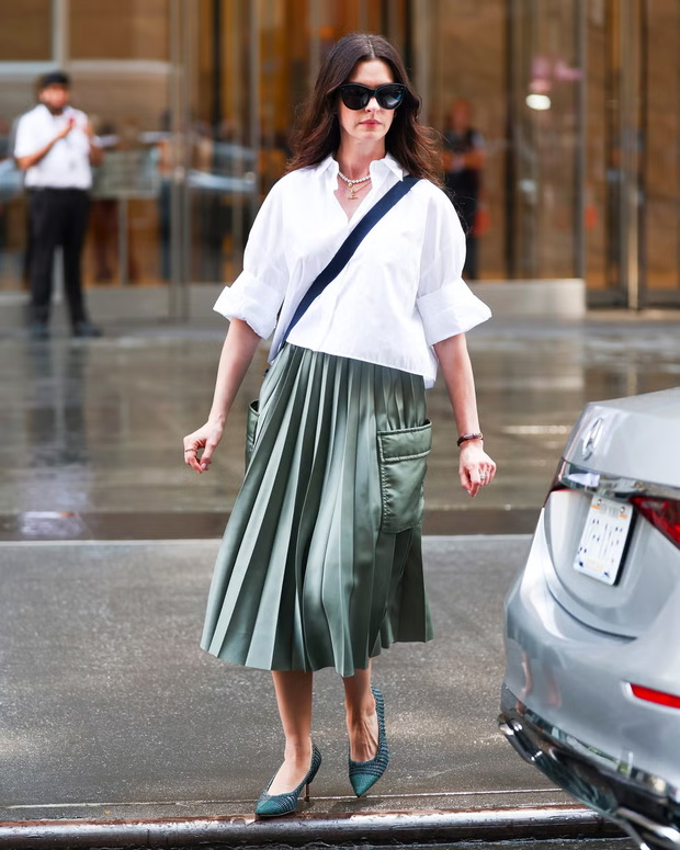 anne-hathaway-is-seen-on-the-set-of-devil-wears-prada-ii-in-news-photo-1753810471