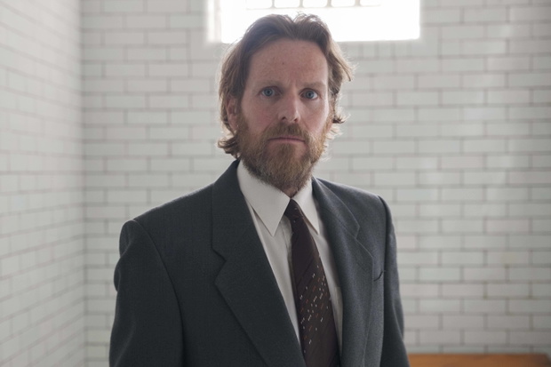 W-koncu-cie-zabije-kadr-4-Shaun-Evans-jako-Sweeney