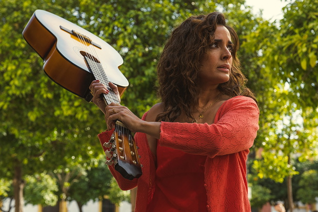 Berlin_2_kadr_4_Candela_gitara