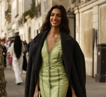 Szałwiowe sukienki to trend sezonu! Znalazłam je w Zarze
