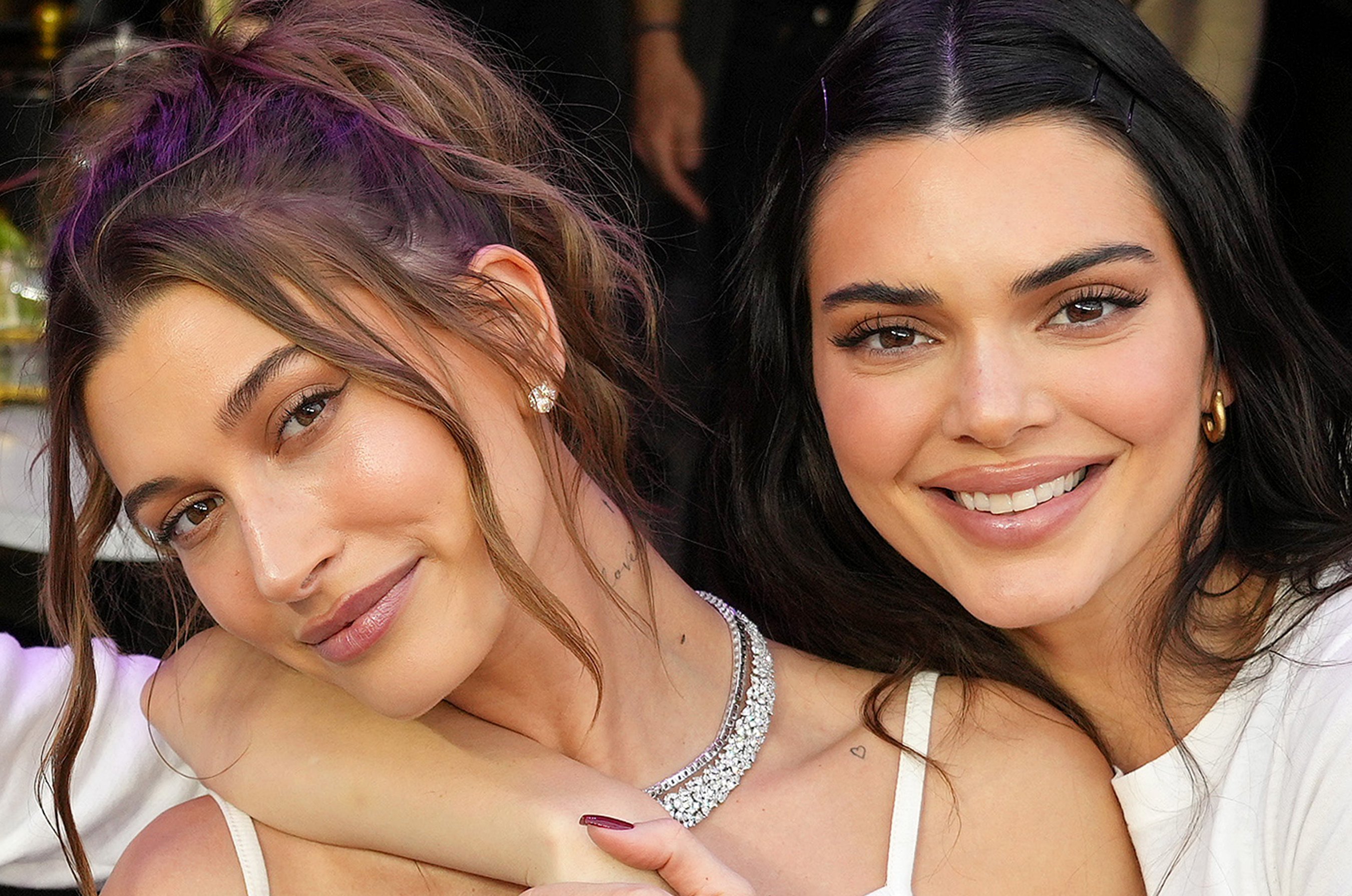 Nawilżająca mgiełka do twarzy uwielbiana przez Hailey Bieber i Kendall Jenner