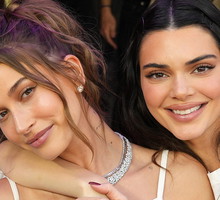 Nawilżająca mgiełka do twarzy uwielbiana przez Hailey Bieber i Kendall Jenner