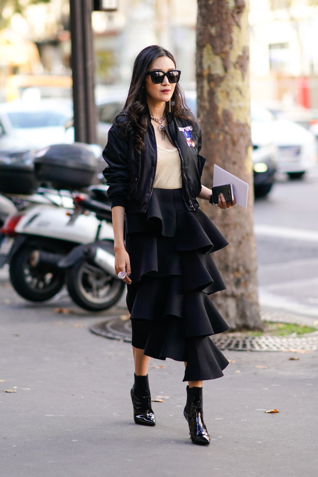 Street Style : Paris Fashion Week Womenswear Spring/Summer 2018 : Day Five