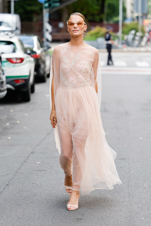 Street Style - Day 1 - Milan Fashion Week - Womenswear Spring/Summer 2026