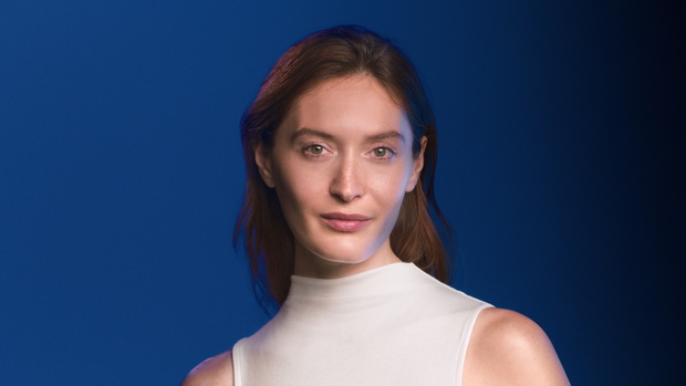 lrp_suncare_uvmune400+_2026_secondarymodel_caucasian_full