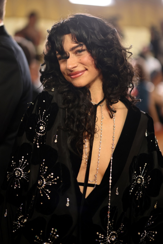 Modna fryzura na lato 2026, curly wolf cut