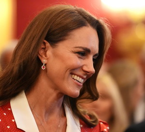 Kate w czerwonej sukience w gorszki zachwyciła w Londynie