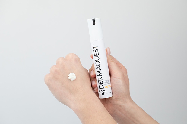dermaquest-advanced-c-infusion-moisturizer-remodelujace-serum-z-antyoksydantami-retinolem-lipofilowa-witamina-c-10-i-synoxylem-29-6-ml1