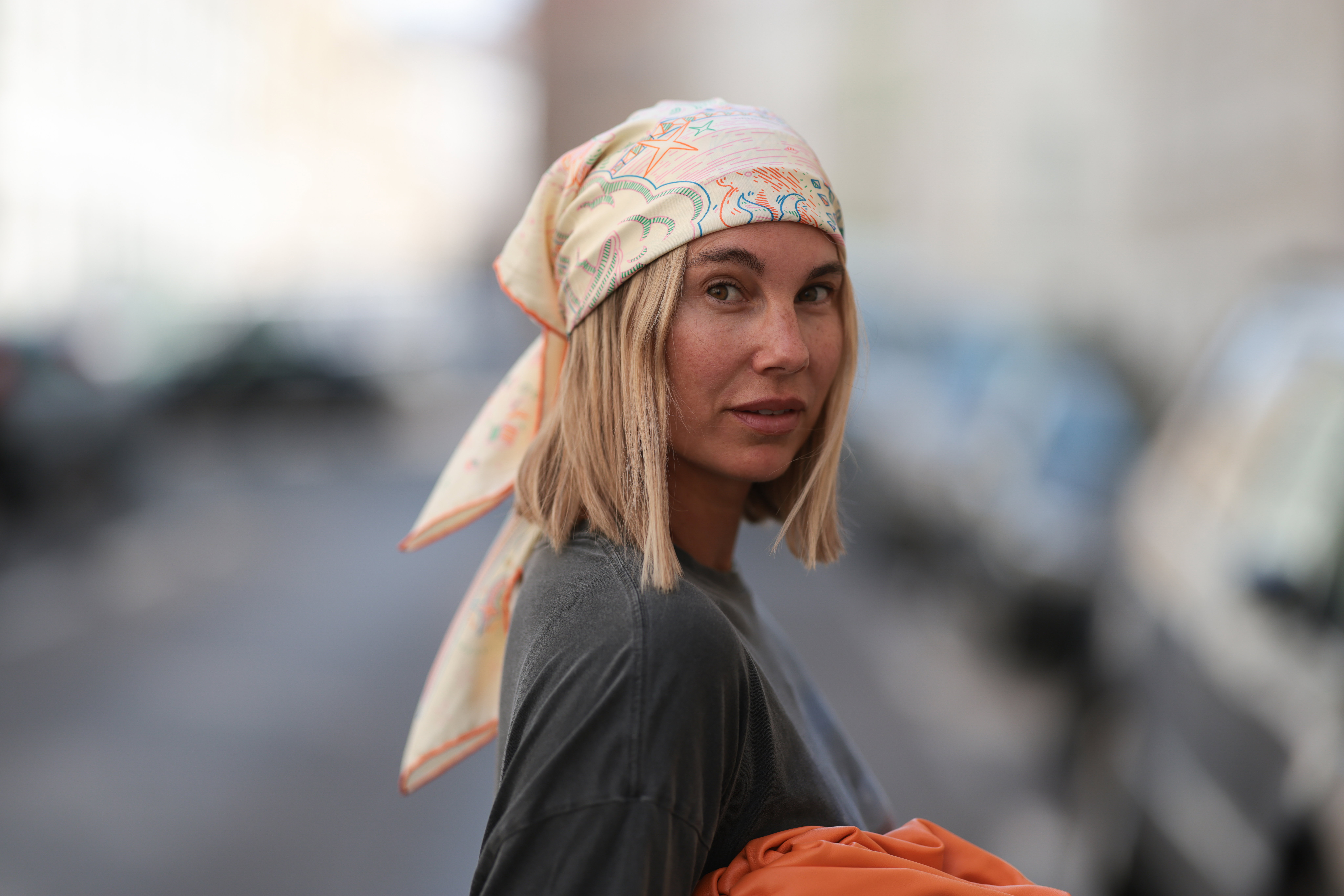 Modny blond na lato 2026
