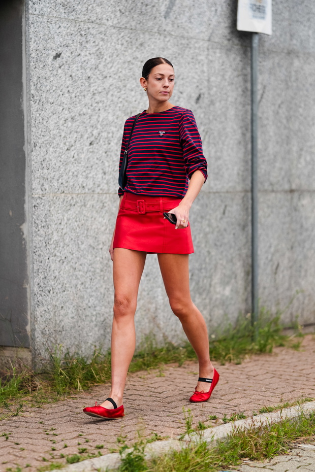 Street Style - Day 2 - Milan Fashion Week - Womenswear Spring/Summer 2025