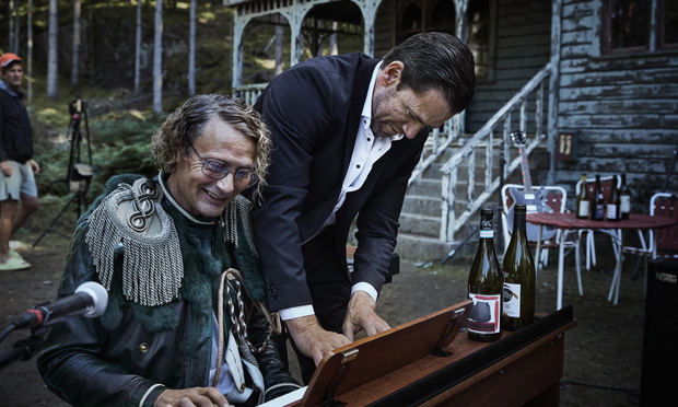 Ostatni-wiking_Manfred-przy-pianinie