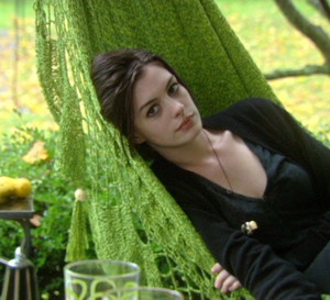 Anne Hathaway w roli, która dała jej nominację do Oscara. „Rachel wychodzi za mąż” wróciła na Netfliksa