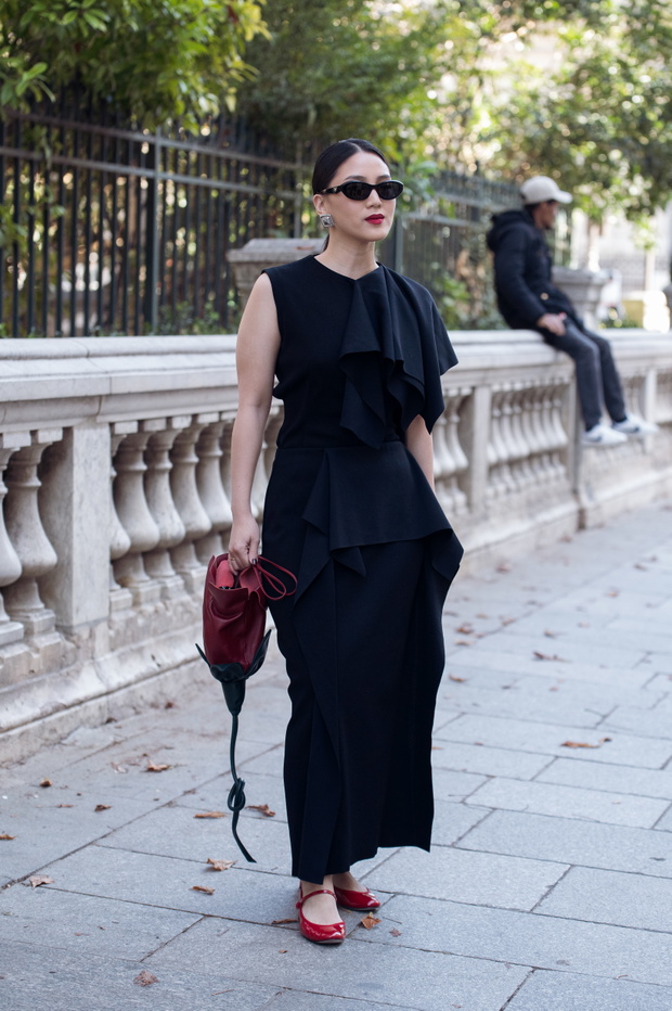 Street Style - Paris Fashion Week - Womenswear Spring Summer 2026 - Day Nine