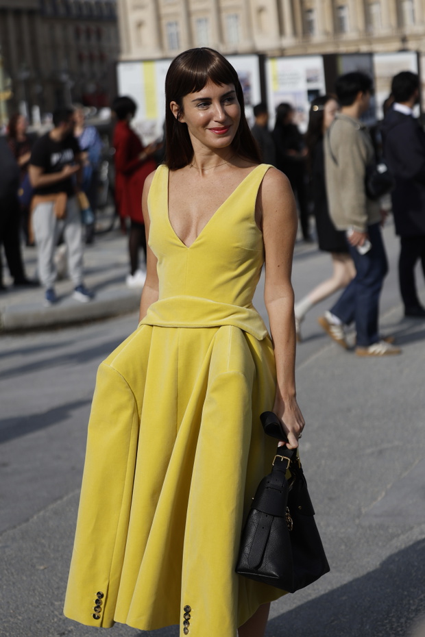 Street Style - Paris Fashion Week - Womenswear Spring Summer 2026 - Day Three