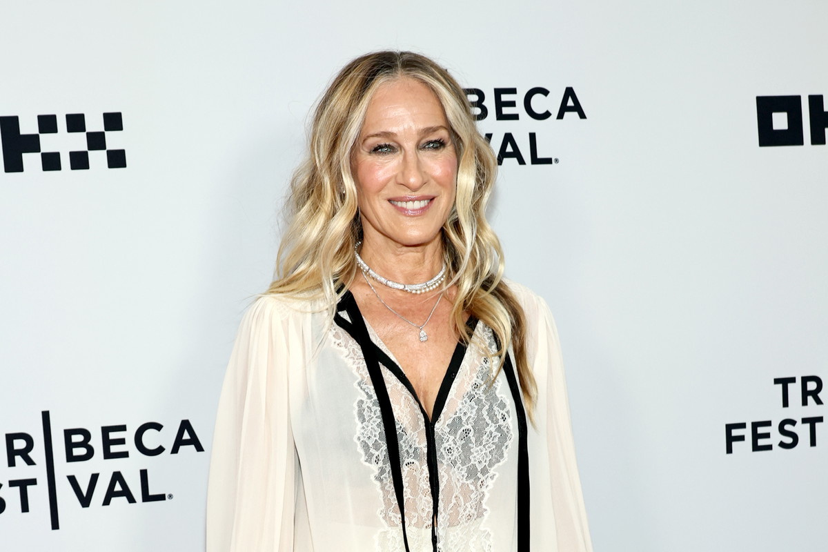Fioletowe czółenka to najmodniejsze buty na wesele, a mówi wam to sama Carrie Bradshaw