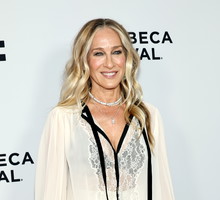 Fioletowe czółenka to najmodniejsze buty na wesele, a mówi wam to sama Carrie Bradshaw