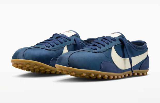 NIKEMOONSHOEOG