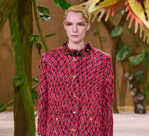 Marynarka z Zary w stylu Chanel to trend na jesień 2026