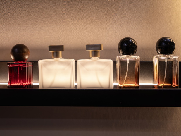 Jak przechowywać perfumy latem?